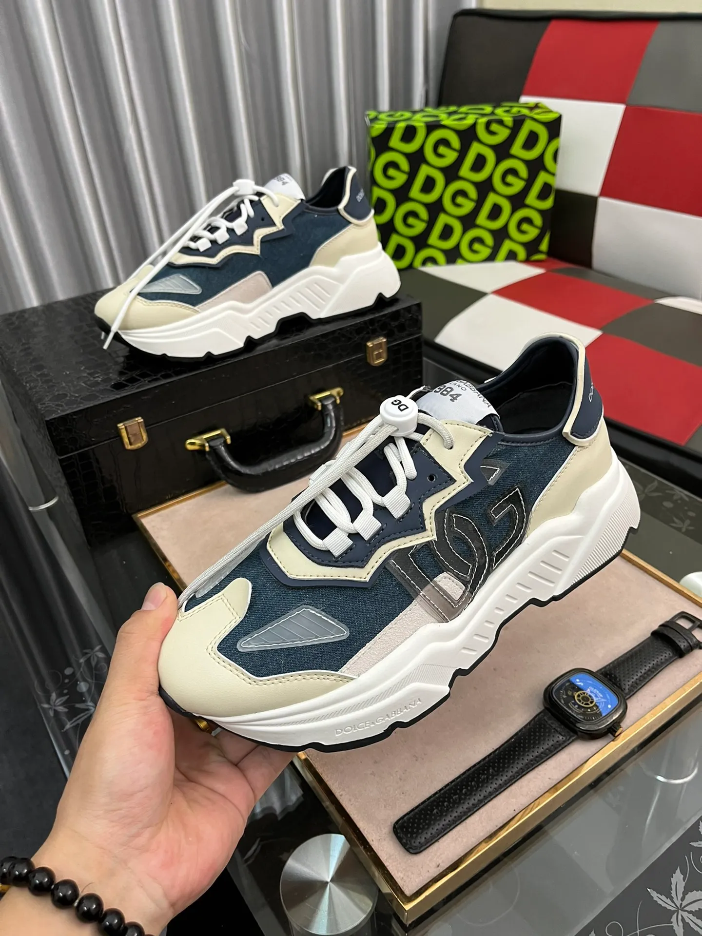 Factory price 480⌚️⌚️DG high-end boutique men's casual sports shoes! Imported original cowhide, shoe body metal loug decoration, imported original hardware, exquisite luxury, super A level! Compared with the genuine product at the counter, the version is no worse at all! Size:38-44